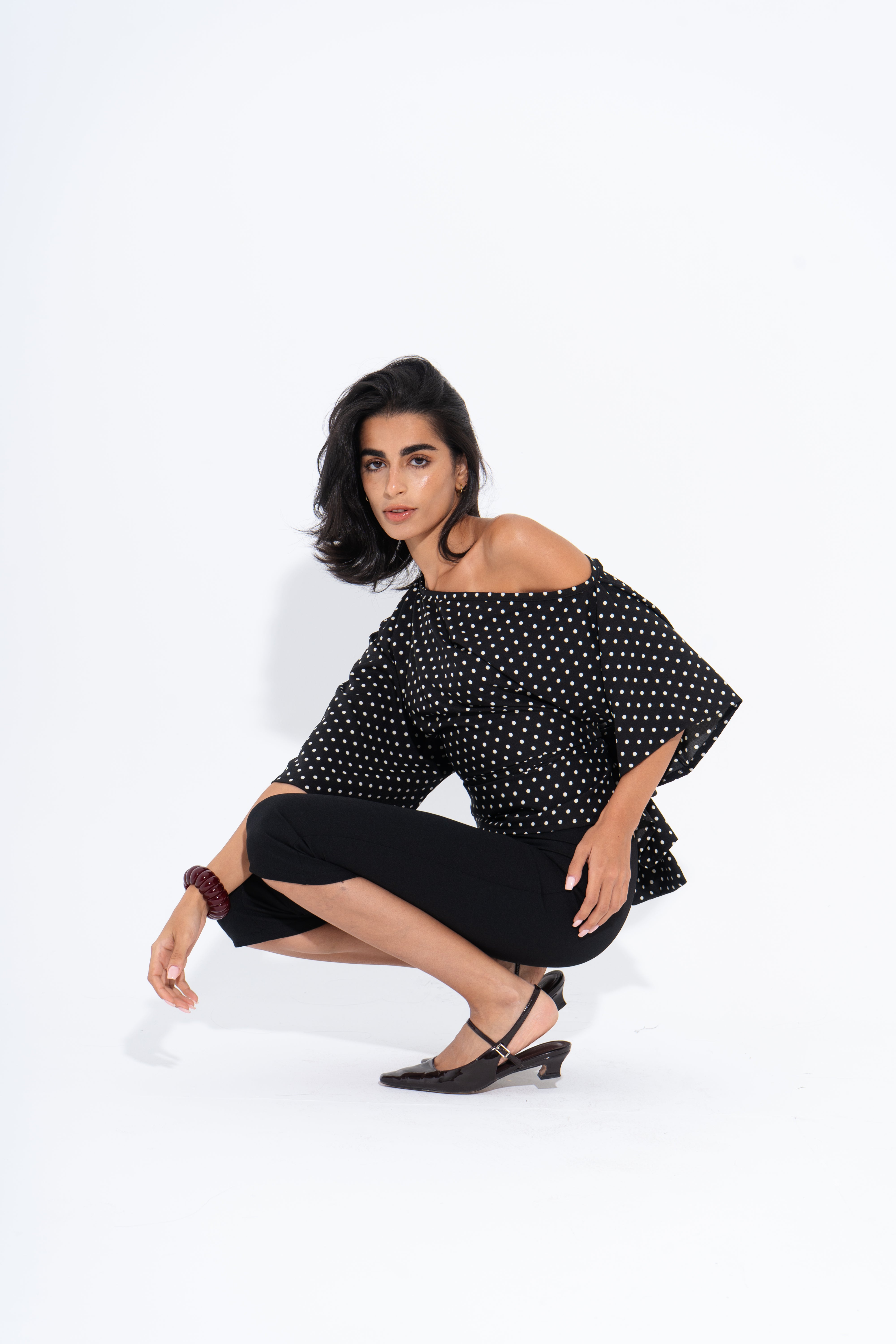 【まる】ans dots loevner shoulder tops Polka Dots One Shoulder Top - White